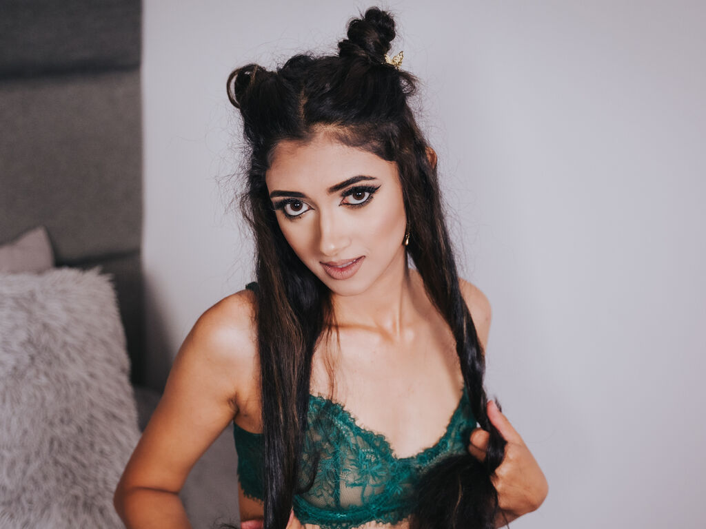MayaLevy live cam